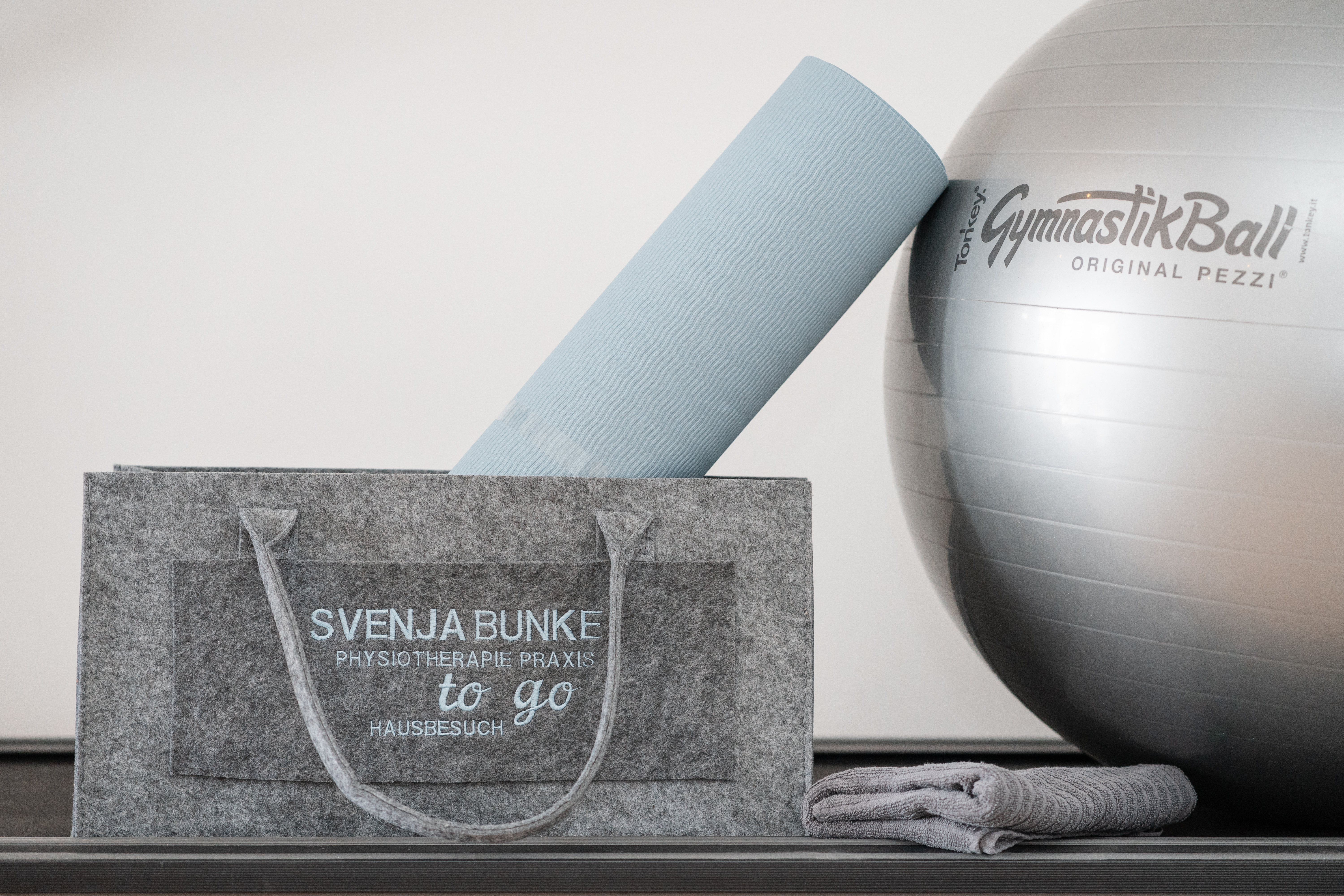 Praxistasche für Hausbesuche, Gymnastikmatte und Therapieball